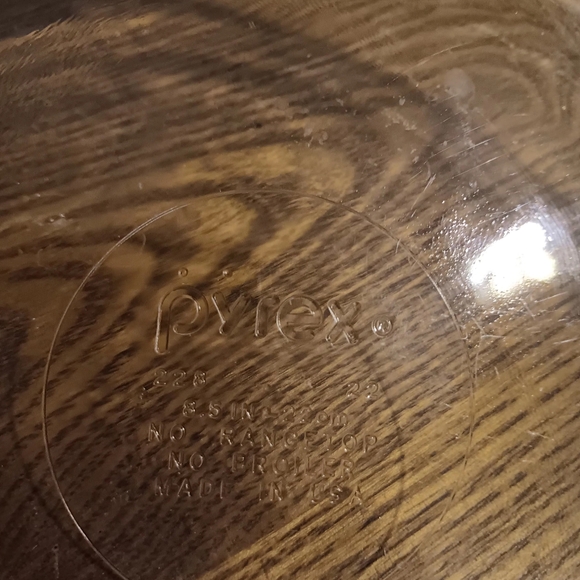 VINTAGE Pyrex Scalloped Pie Plate - Picture 2 of 3